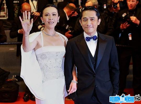  Luong Trieu Vy and his wife on the red carpet