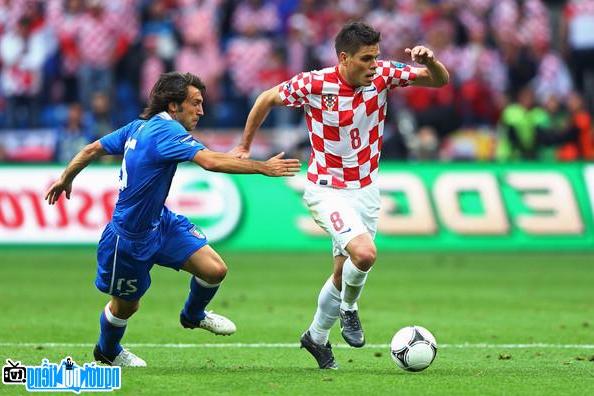 Hình ảnh cầu thủ bóng đá Ognjen Vukojevic trong trận đấu giữa Italy và Croatia tại giải  UEFA EURO 2012