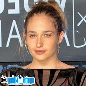 A Portrait Picture of TV Actress Jemima Kirke picture