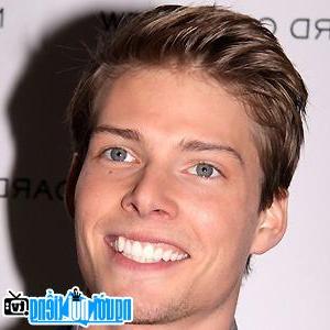A New Picture of Hunter Parrish- Famous TV Actor Richmond- Virginia
