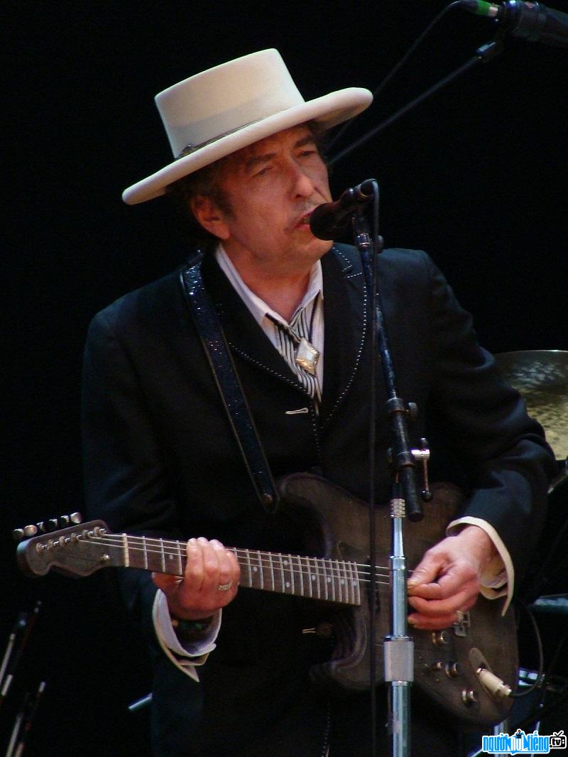 Ca sĩ Bob Dylan có ảnh hưởng lớn trong âm nhạc trong 5 thập kỷ qua