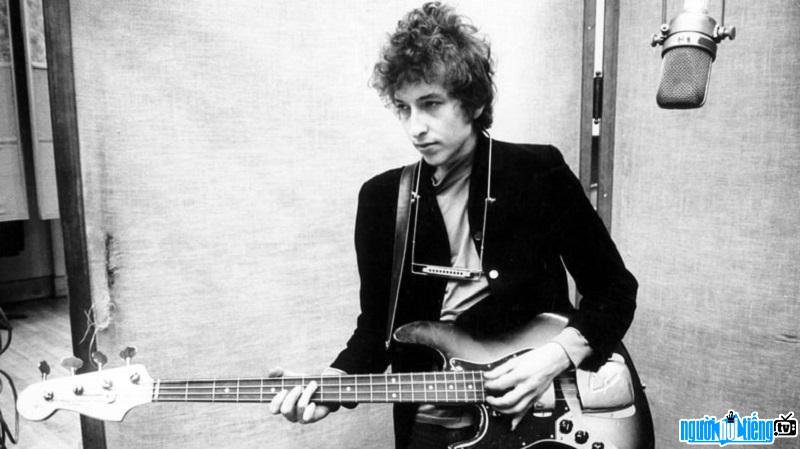Ca sĩ Bob Dylan một trong những nghệ sĩ vĩ đại nhất mọi thời đại