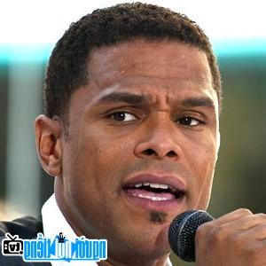 Latest Picture of R&B Singer Maxwell