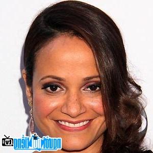 Một hình ảnh chân dung của Nữ diễn viên truyền hình Judy Reyes