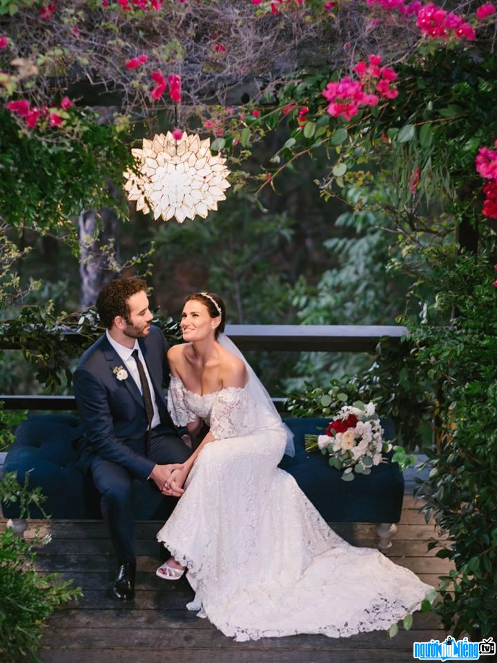 Ảnh cưới của diễn viên Idina Menzel