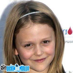 Ảnh chân dung Emily Alyn Lind