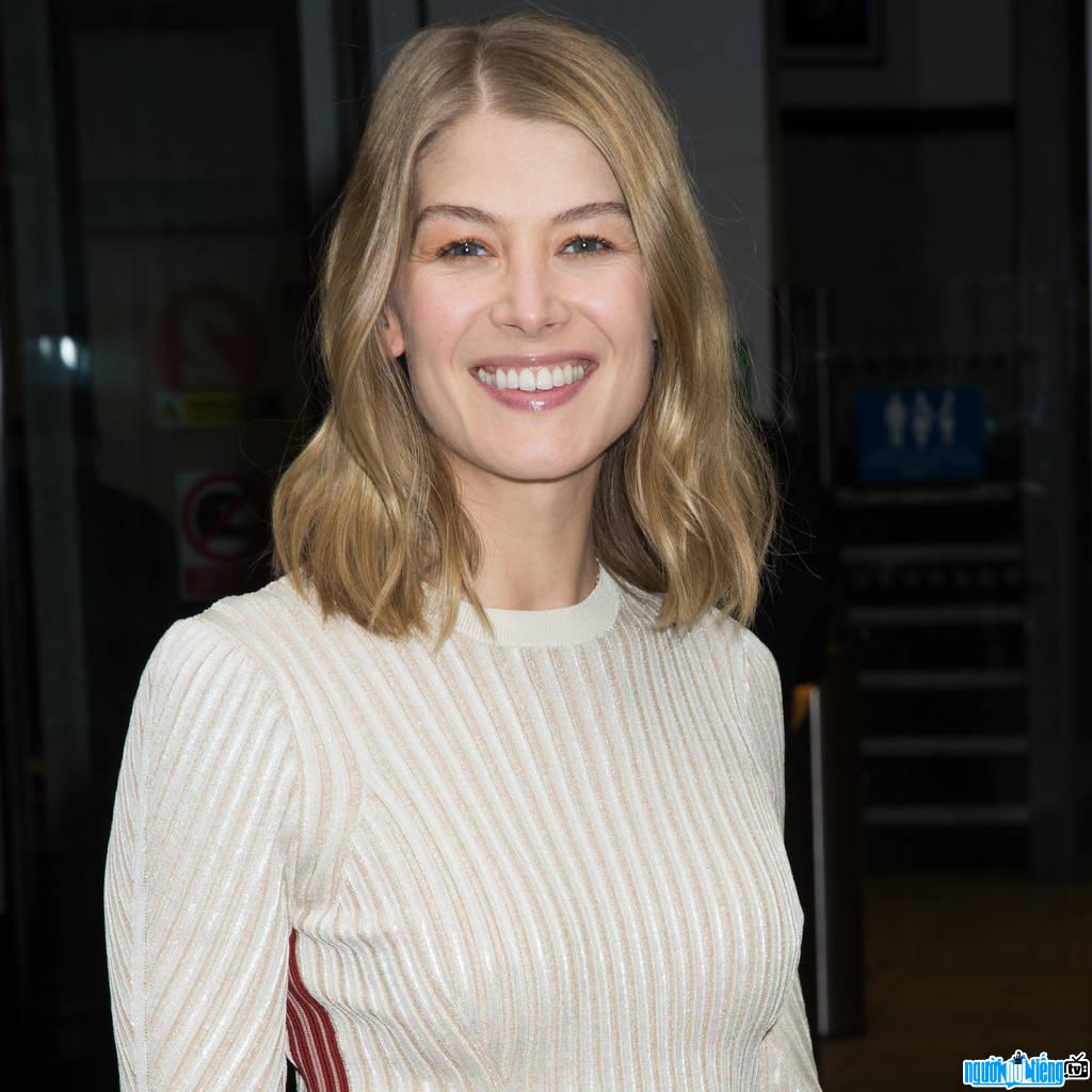 A new picture of Rosamund Pike- Famous London-British Actress