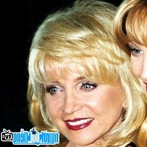 Hình ảnh mới nhất về Ca sĩ nhạc đồng quê Barbara Mandrell