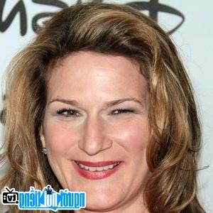 A Portrait Picture of Television Actress Ana Gasteyer picture