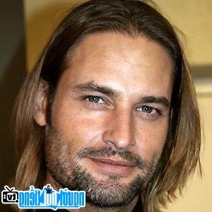 A Portrait Picture of Male TV actor Josh Holloway