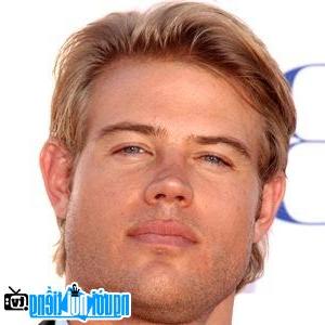 Một hình ảnh chân dung của Nam diễn viên truyền hình Trevor Donovan