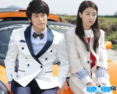  Kim So-Eun with actor Kim Bum in the movie Meteor Garden