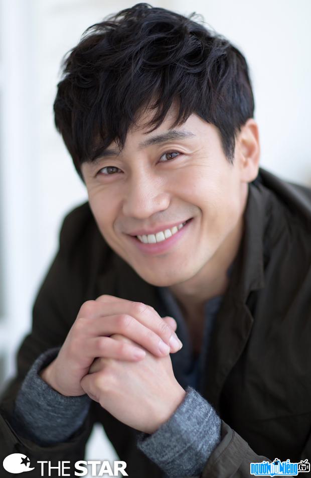 Handsome actor Shin Ha-kyun
