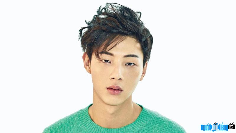 Other pictures of TV actor Ji Soo