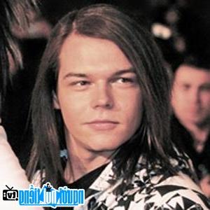 Một hình ảnh chân dung của Bassist Georg Listing