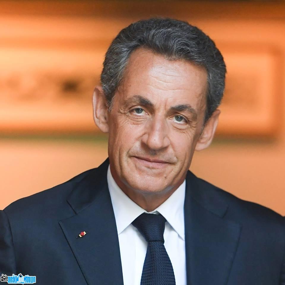 One leg photo More about Nicolas Sarkozy