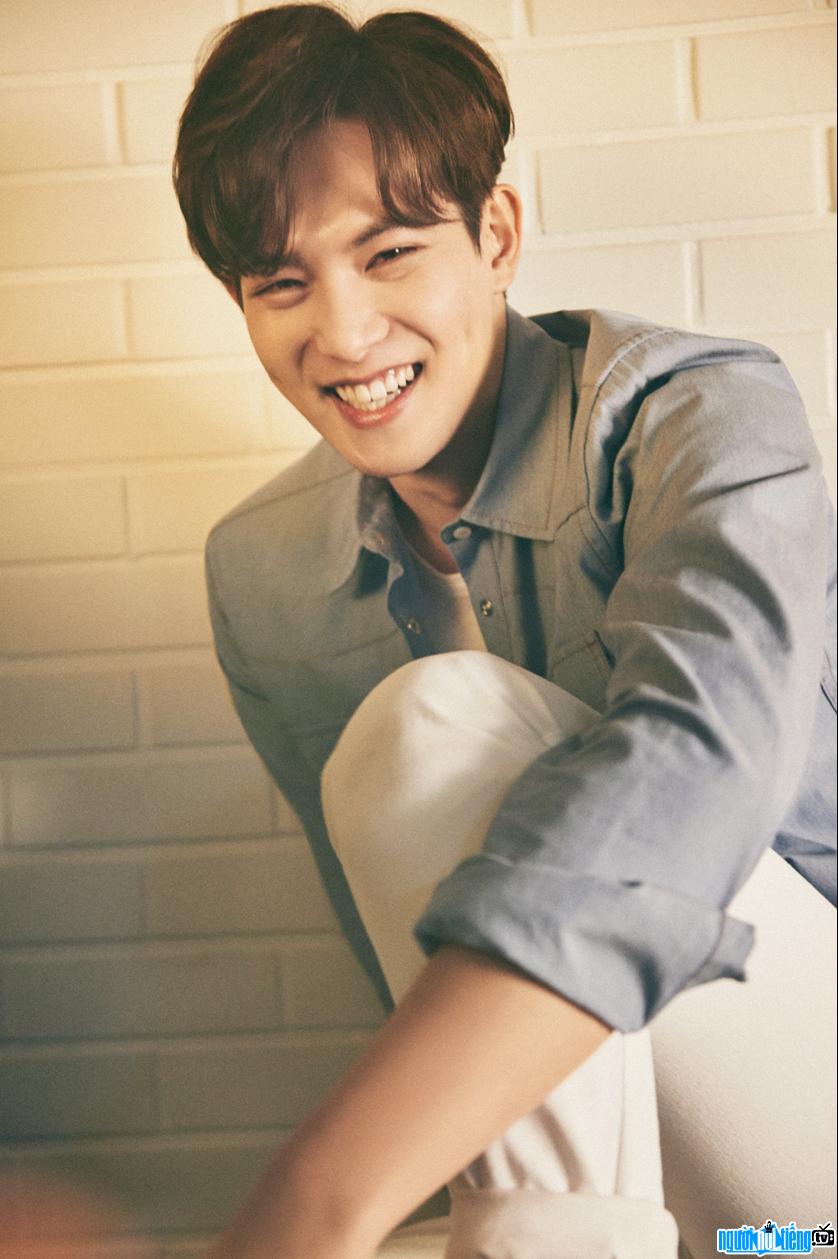 Actor Lee Jong-hyun's mesmerizing smile