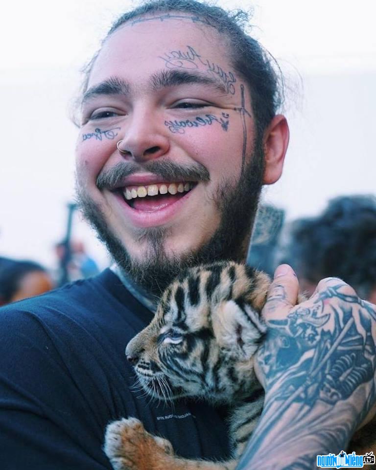 Picture of singer Post Malone and pet mine