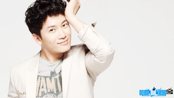 Actor Ji Sung's latest picture