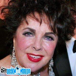 A new picture of Elizabeth Taylor- Famous British Actress