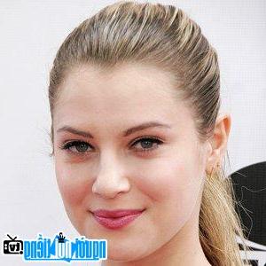 Latest picture of Zoe Levin Actress