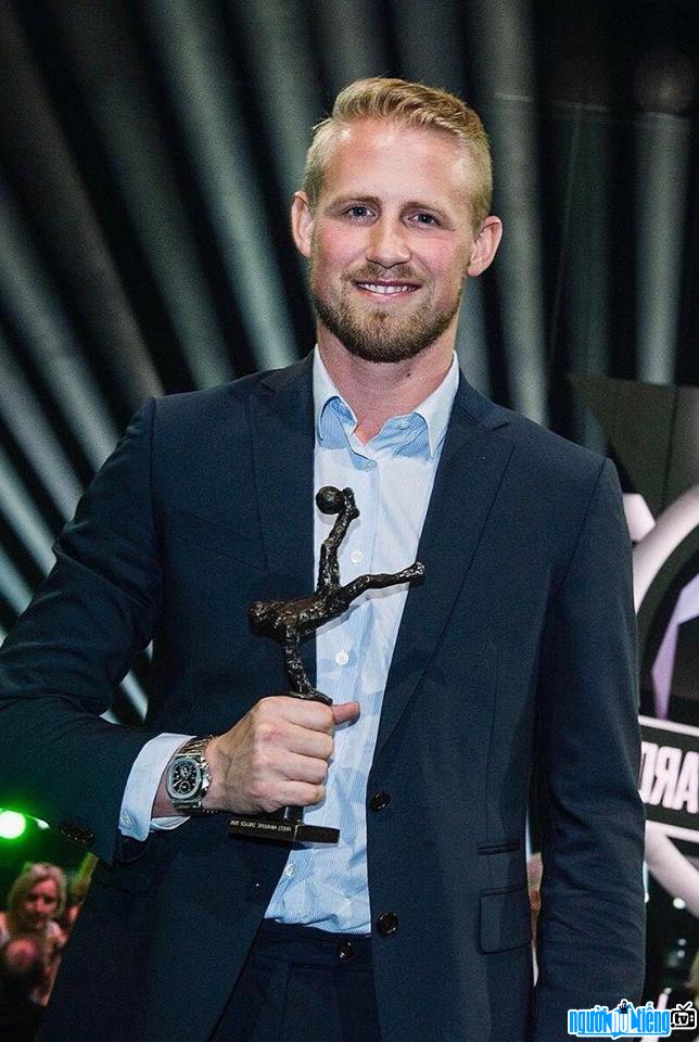 Cầu thủ bóng đá Kasper Schmeichel - cầu thủ xuất sắc nhất đan mạch mùa giải 2016-2017