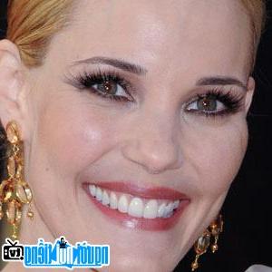 Image of Leslie Bibb