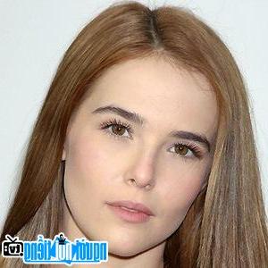 Actress Zoey Deutch Latest Picture