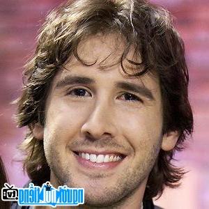 Một hình ảnh chân dung của Ca sĩ nhạc pop Josh Groban