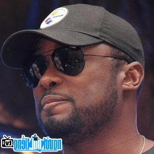 A new photo of Mike Tomlin- ​​the famous football coach of Hampton- Virginia
