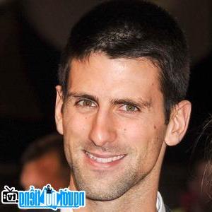 Novak Djokovic gã khổng lồ trong làng banh nỉ