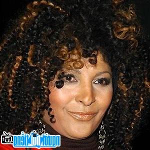 Một hình ảnh chân dung của Diễn viên nữ Pam Grier