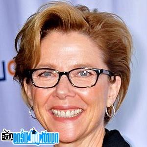 Foot photo Dung Annette Bening