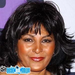 Ảnh chân dung Pam Grier