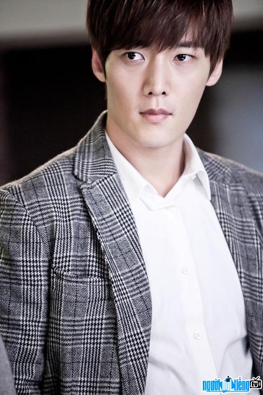 Handsome actor Choi Jin-hyuk