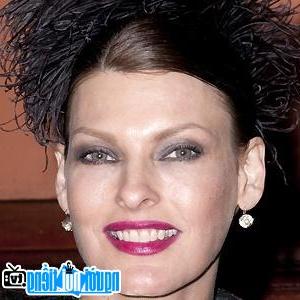 A New Photo of Linda Evangelista- Famous Canadian Model