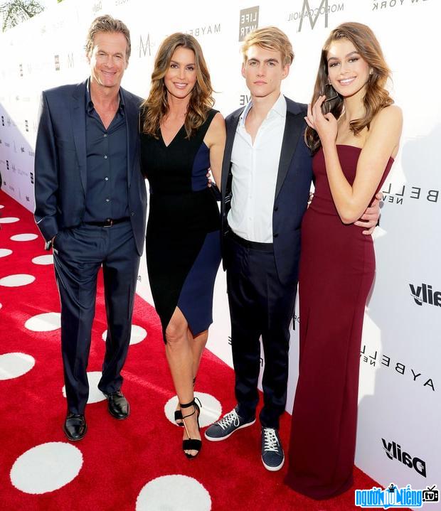 Cindy Crawford with her family