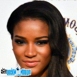 One Portrait Picture Of Leila Lopes Model