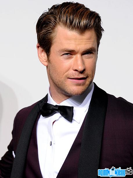 Chris Hemsworth is elegant and manly