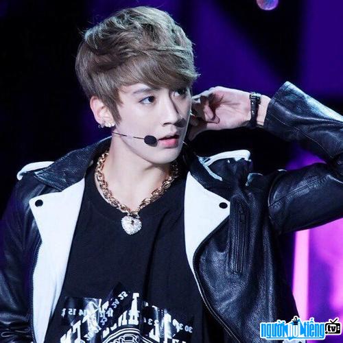 Picture of singer Chunji performing on stage