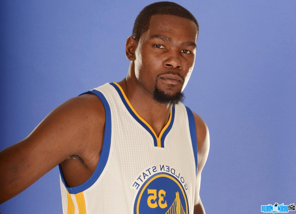 A portrait of Kevin Durant basketball player