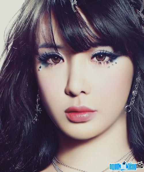  Beautiful female singer Park Bom