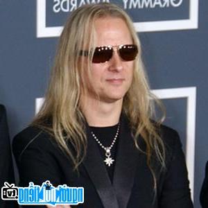Latest Picture of Guitarist Jerry Cantrell