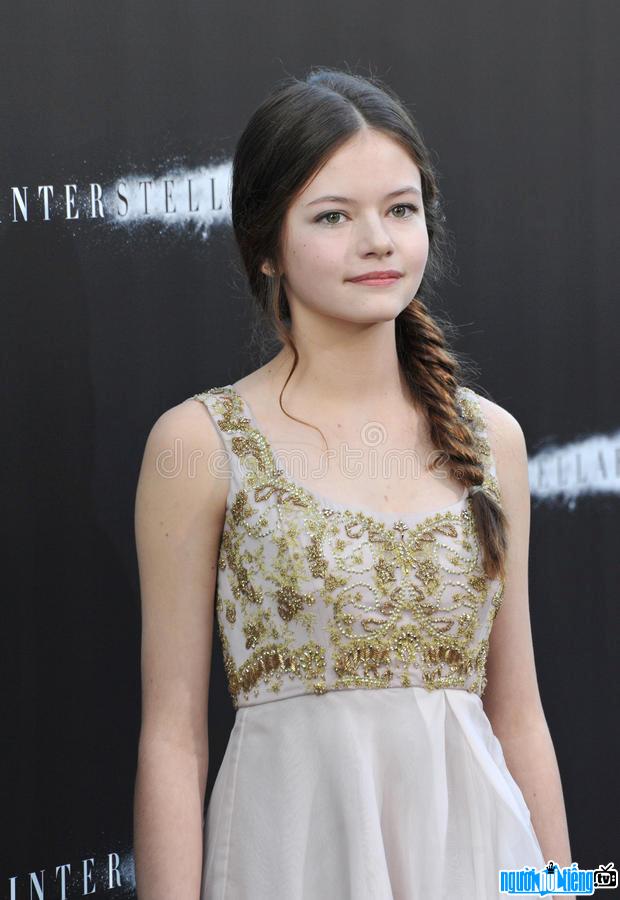 A portrait picture of Actress Mackenzie Foy