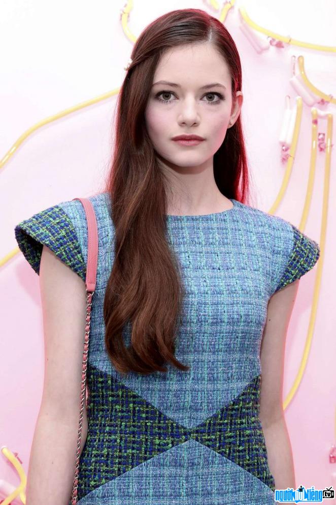 Photo portrait of Mackenzie Foy