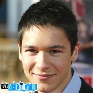 Latest picture of Oliver James Actor