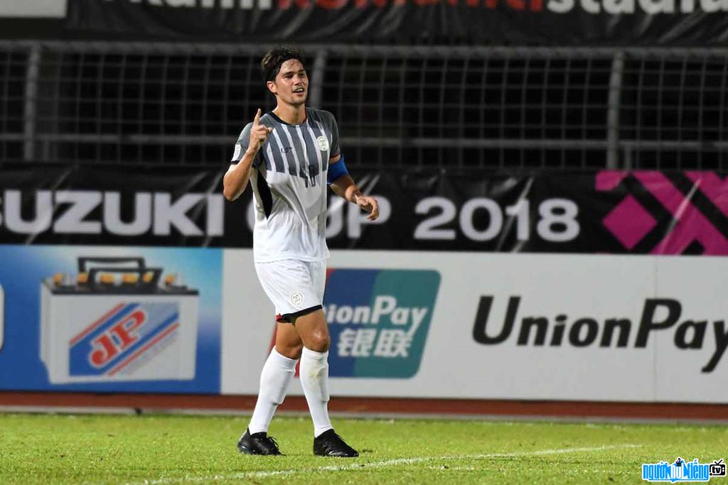  Another picture of Phil Younghusband on the pitch