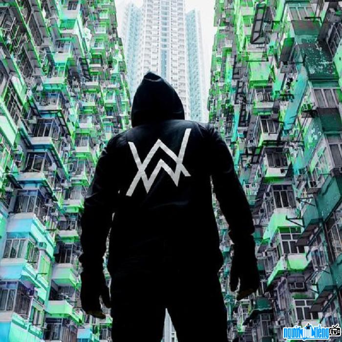 DJ Alan Walker often posts pictures of his back and his logo designed