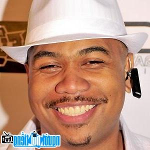 A portrait picture of Male TV actor Omar Gooding