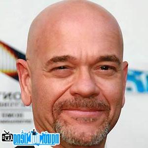 Một hình ảnh chân dung của Nam diễn viên truyền hình Robert Picardo